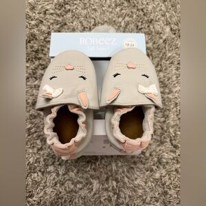 Robeez Soft Soles Gray and Pink Bunny Kids Shoes size 18-24 months.